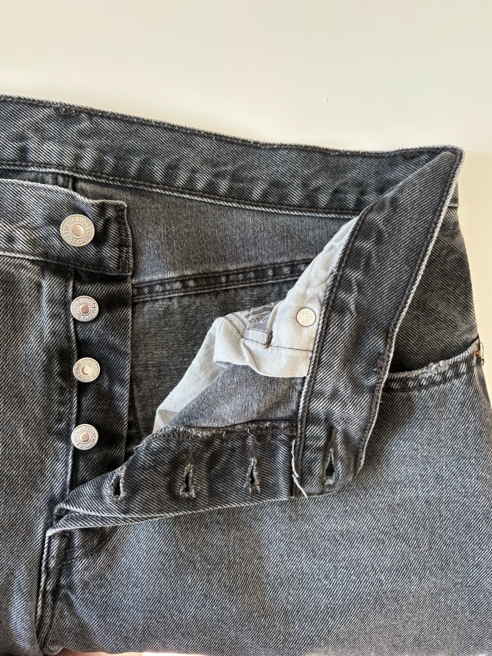 Levi’s 501 Straight Leg Jeans Grey Wash High Rise Button Fly Size 30 - Picture 8 of 10
